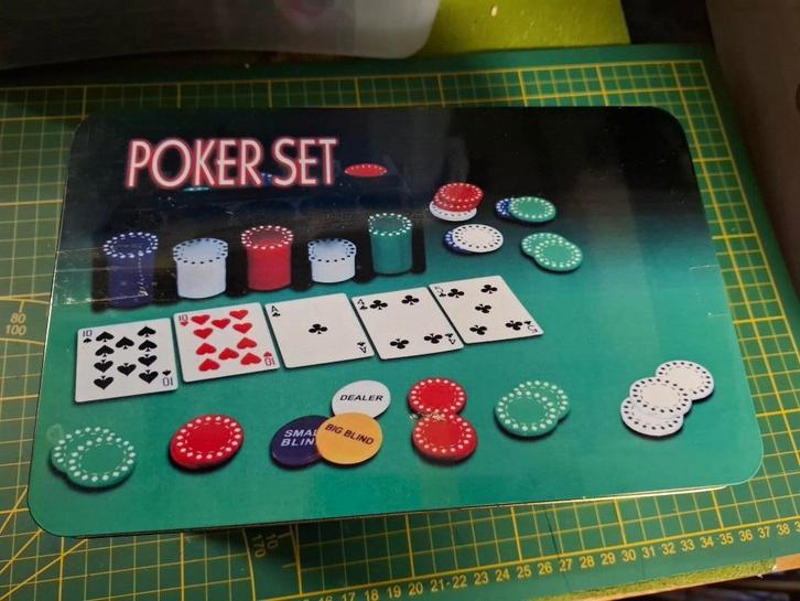 Pokerspel in metalen box (nieuw), Hobby & Loisirs créatifs, Jeux de société | Autre, Neuf, Cinq joueurs ou plus, Enlèvement ou Envoi