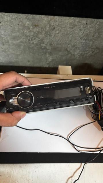 Auto radio beschikbaar voor biedingen