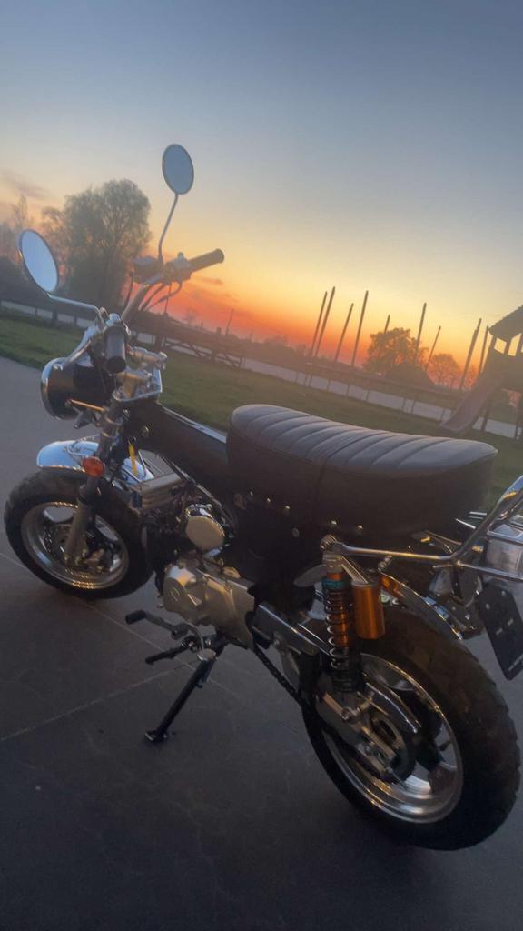 Zhenhua Dax special model 50cc te koop, Fietsen en Brommers, Brommers | Overige merken, Zo goed als nieuw, Klasse B (45 km/u)