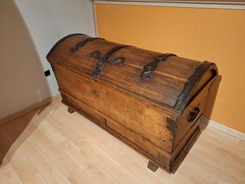 Coffre ancien en bois  beschikbaar voor biedingen