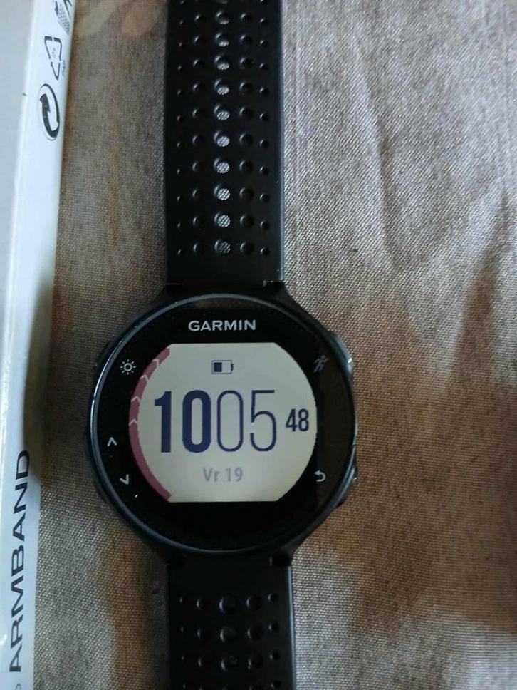 Garmin forerunner 235, Handtassen en Accessoires, Sporthorloges, Gebruikt, GPS, Ophalen