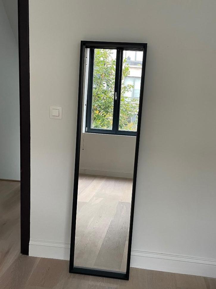 Spiegel met zwarte rand, Huis en Inrichting, Woonaccessoires | Spiegels, Zo goed als nieuw, Minder dan 50 cm, 100 tot 150 cm, Rechthoekig