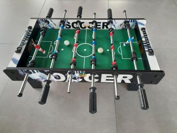 Mini voetbaltafel beschikbaar voor biedingen