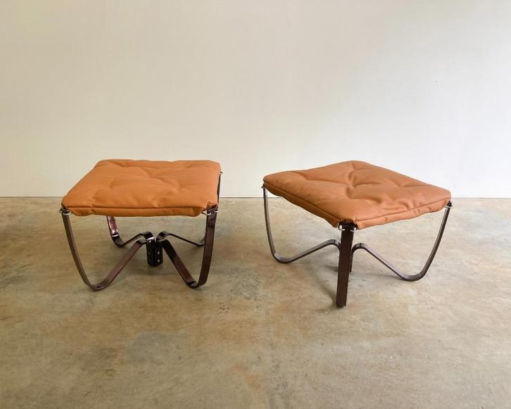 2x design hocker geïnspireerd op Falcon stoel, Huis en Inrichting, Zetels | Voetbanken en poefs, Leer, Ophalen of Verzenden