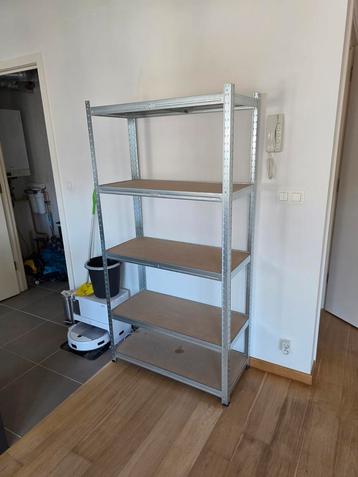 Plank van verzinkt staal 176x90x40cm beschikbaar voor biedingen