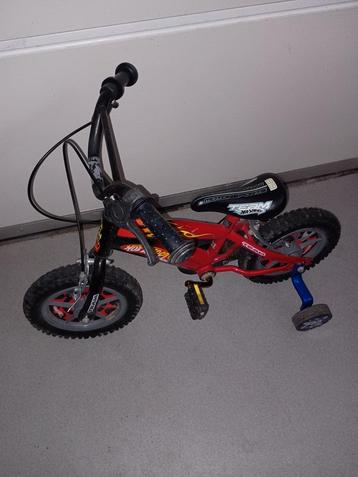 Kinderfiets met wieltjes beschikbaar voor biedingen