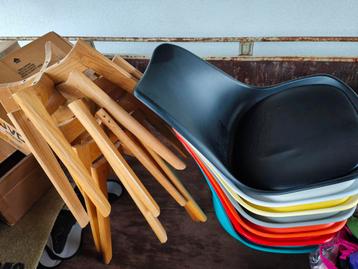 7 Eetkamerstoelen kunststof/lederlook diverse kleuren beschikbaar voor biedingen