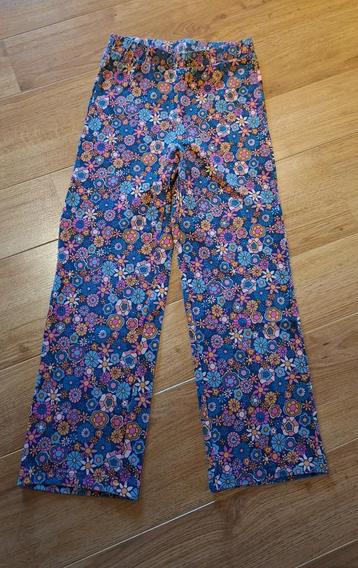 Someone gekleurde broek bloemetjes 134 beschikbaar voor biedingen