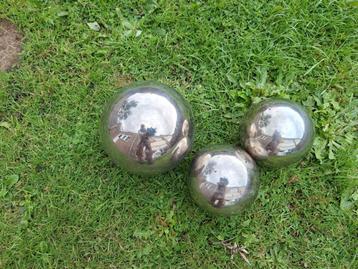 Vijverballen  beschikbaar voor biedingen