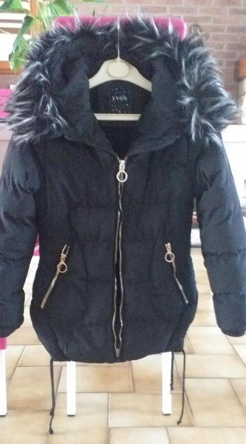 Manteau noir à capuche Yvon 8 ans zip central à remplacer, Enfants & Bébés, Vêtements enfant | Taille 128, Utilisé, Fille, Manteau