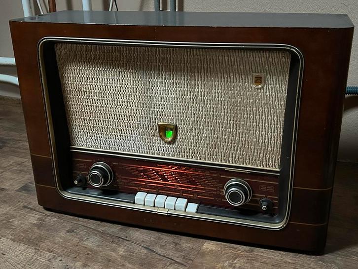 Oude nog werkende radio op lampen, Antiek en Kunst, Antiek | Tv's en Audio, Ophalen