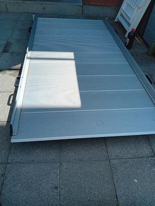 Sterke ,als nieuw, oprijhelling 2mx1m, Huis en Inrichting, Woonaccessoires | Overige, Zo goed als nieuw, Ophalen