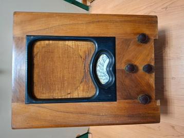 Radio vintage beschikbaar voor biedingen