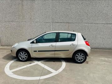 Renault Clio/Automaat/150000km/Airco!!! beschikbaar voor biedingen
