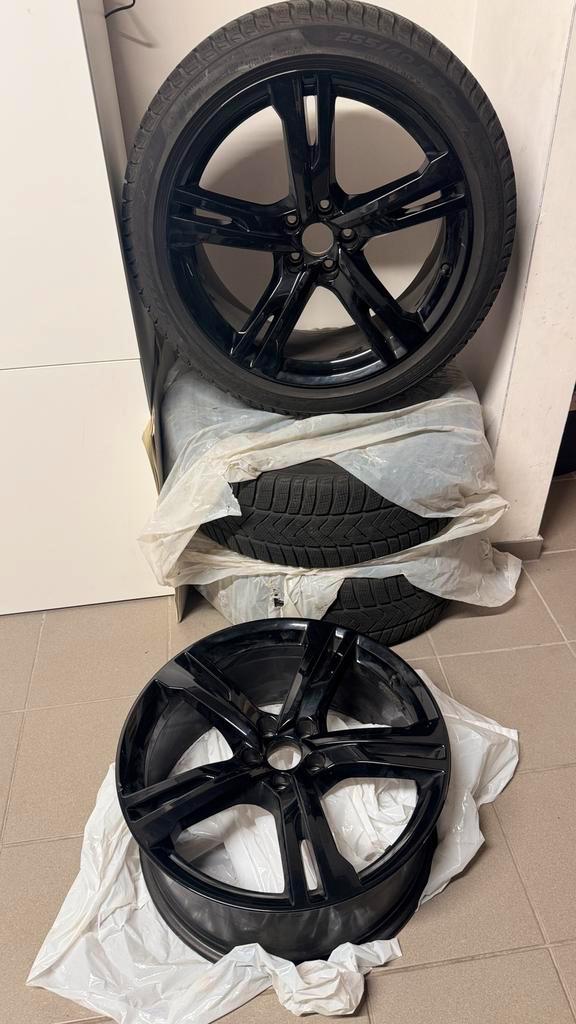 Lot de pneus Pirelli et jantes Audi Ramus 20’ - impec, Autos : Divers, Enjoliveurs, Comme neuf, Enlèvement