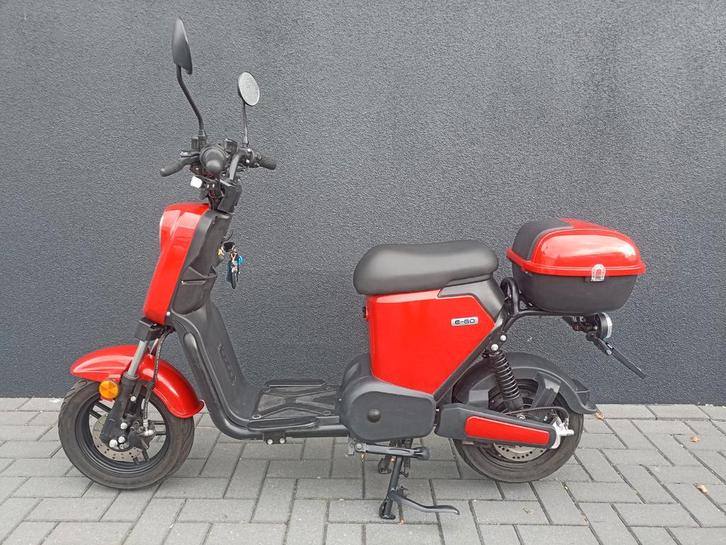 Zo goed als nieuw: IVA S2 E-GO elektrische scooter, Fietsen en Brommers, Scooters | Overige merken, Zo goed als nieuw, Ophalen