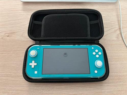 Nintendo Switch Lite, Games en Spelcomputers, Spelcomputers | Nintendo Switch Lite, Zo goed als nieuw, Turquoise, Met beschermhoes of tas