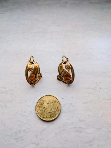Prachtig paar 18k gouden slaapoorbellen beschikbaar voor biedingen