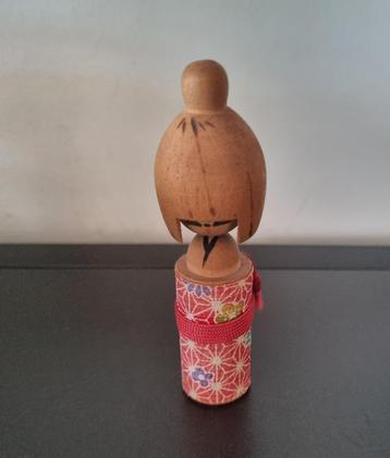 Schattige Sosaku Kokeshi beschikbaar voor biedingen