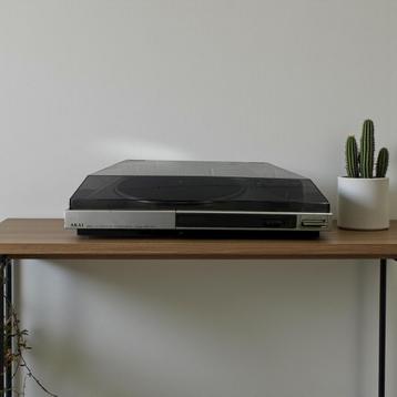 - [ ] akai 44 x 35 x 11 h beschikbaar voor biedingen