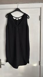 Black dress met versiering zonder maatlabel, Kleding | Dames, Jurken, Ophalen of Verzenden, Zo goed als nieuw