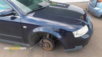 Scherm rechts-voor van een Audi A4 (LZ5L) beschikbaar voor biedingen