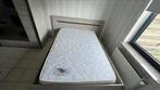 Tweepersoonsbed in grijs eikenhout met matras, Huis en Inrichting, Ophalen, Overige materialen, Tweepersoons, Zo goed als nieuw