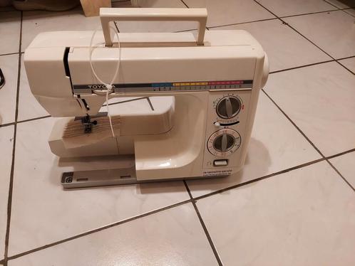 Toyota Naaimachine Model 4041, Hobby en Vrije tijd, Naaimachines en Toebehoren, Zo goed als nieuw, Naaimachine, Ophalen of Verzenden