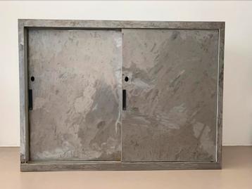 Armoire métallique vintage  beschikbaar voor biedingen