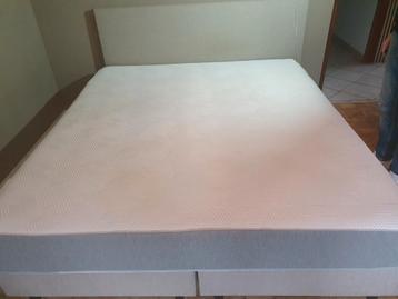 Matelas en mousse 180x200x25cm beschikbaar voor biedingen