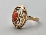 Bague ancienne en or avec corail rouge. 206/83., Bijoux, Sacs & Beauté, Bijoux anciens, Enlèvement ou Envoi, Or, Bague, Avec pierre précieuse
