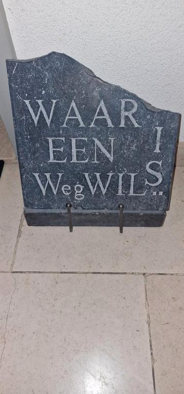 Steen met spreuk, Enlèvement, Comme neuf