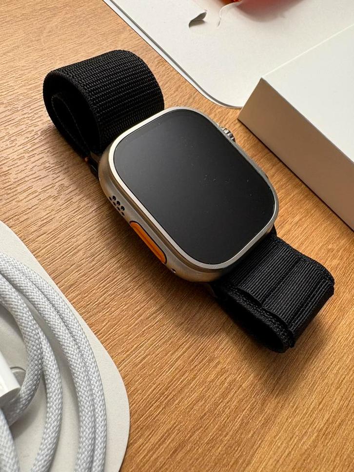 Apple Watch Ultra (1e generatie), Handtassen en Accessoires, Smartwatches, Nieuw, iOS, Zwart, Afstand, Calorieverbanding, Conditie
