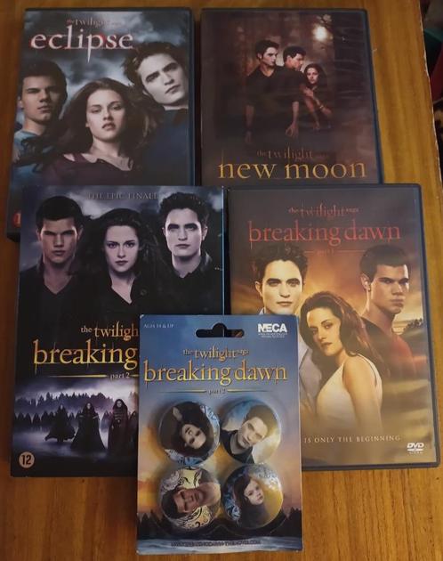 Dvd's The Twilight Saga 4 stuks + set badges = 15 euro samen, Cd's en Dvd's, Dvd's | Science Fiction en Fantasy, Zo goed als nieuw