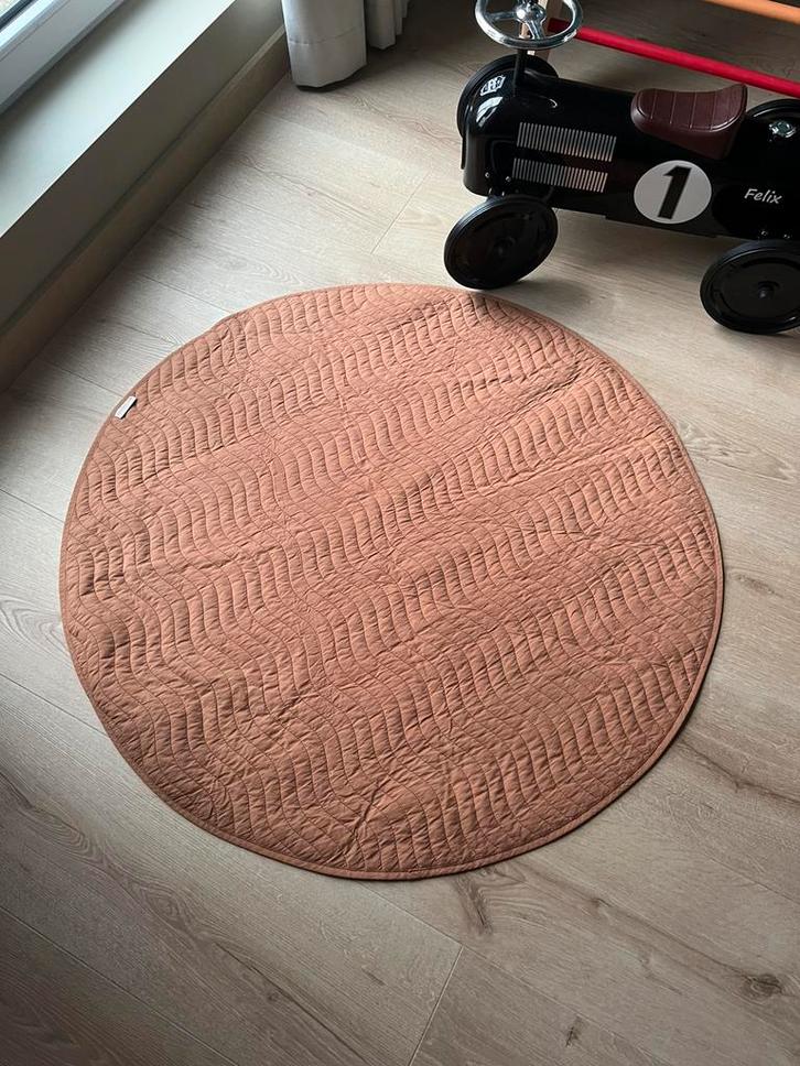 Speelmat Nobodinoz Kiowa in terracotta / roest, Enfants & Bébés, Jouets | Vêtements de jeu, Comme neuf, Enlèvement