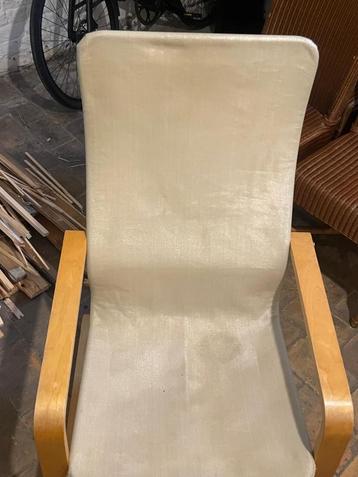 CHAISE/FAUTEUIL disponible aux enchères