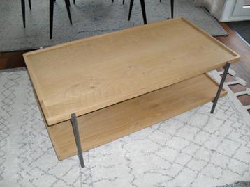 Mooie salontafel beschikbaar voor biedingen