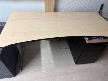 Elektrisch bureau beschikbaar voor biedingen