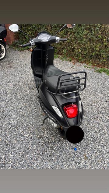 Vespa sprint a klasse beschikbaar voor biedingen