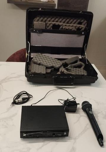 Draadloze microfoon beschikbaar voor biedingen