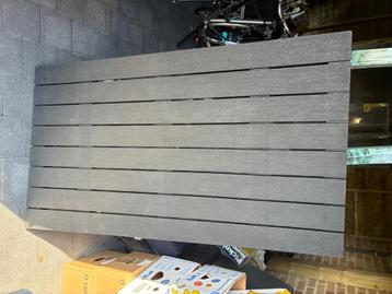  Tafel in kunstof beschikbaar voor biedingen