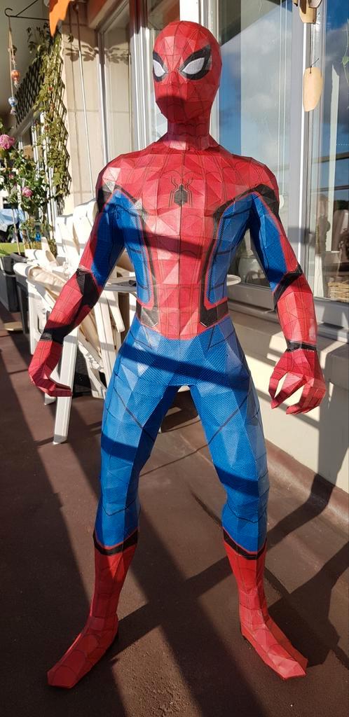 Papercraft Spiderman figuren 120cm hoog, Kinderen en Baby's, Speelgoed | Actiefiguren, Zo goed als nieuw, Ophalen