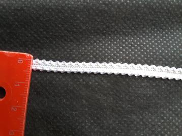 kleine vlecht met glanzend witte rand 5 mm G05166 beschikbaar voor biedingen