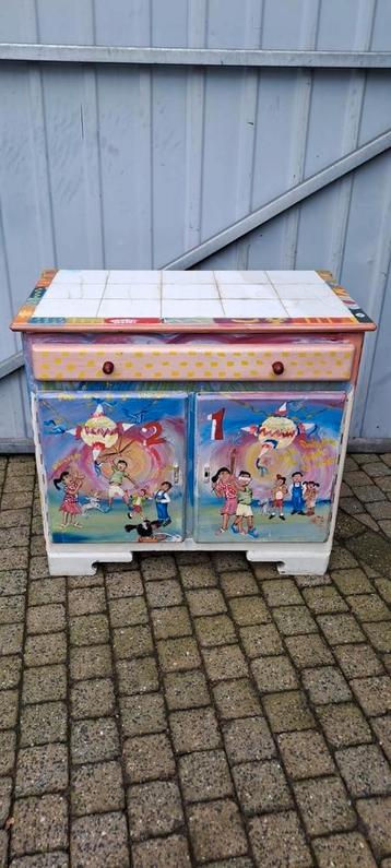 Kinderkastje  beschikbaar voor biedingen