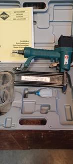 Nagelpistool, Ophalen