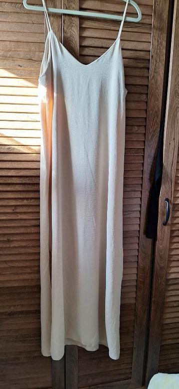 Lang beige zomerkleedje  beschikbaar voor biedingen