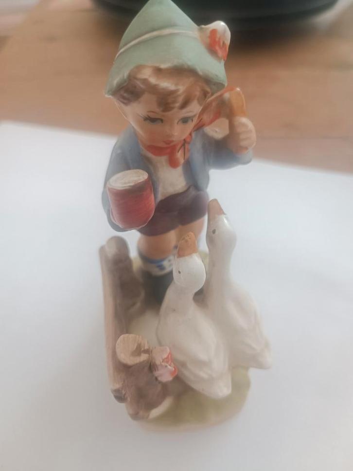 Porseleinen beeldje kind met ganzen, Verzamelen, Beelden en Beeldjes, Nieuw, Ophalen of Verzenden