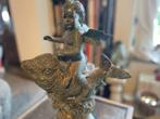 Engel op een vis / Beeld Tin Brons legering, Antiek en Kunst, Kunst | Beelden en Houtsnijwerken, Ophalen of Verzenden