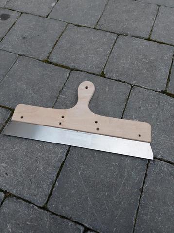 Spatule. Couteau de plafonnage beschikbaar voor biedingen