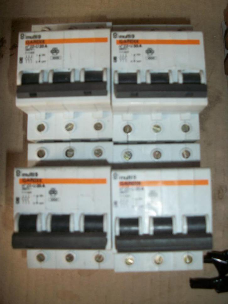 Automaat 3 polig en transfo en aardbeveiliger, Doe-het-zelf en Bouw, Elektriciteit en Kabels, Gebruikt, Ophalen